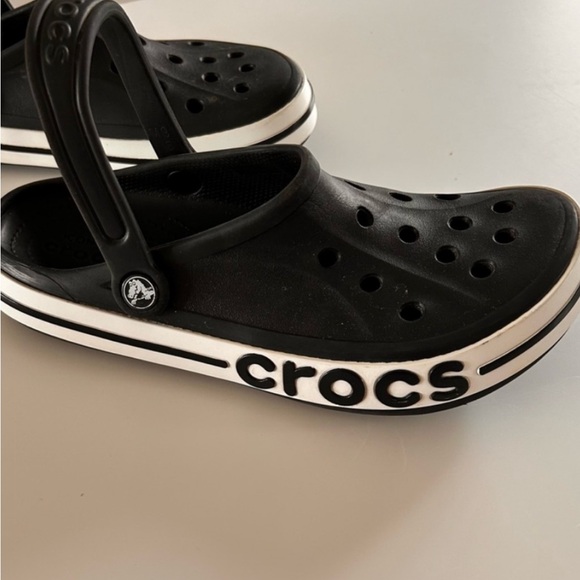 Crocs, Size 9, Excellent Condition. Perfect for casual outings. - Picture 1 of 9